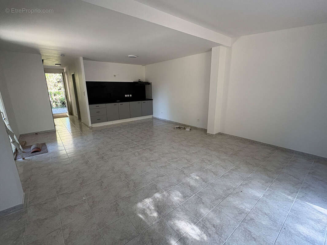 Batisse immobilière de 5 logements T4 avec jardin - idéal investisseur - photo 6