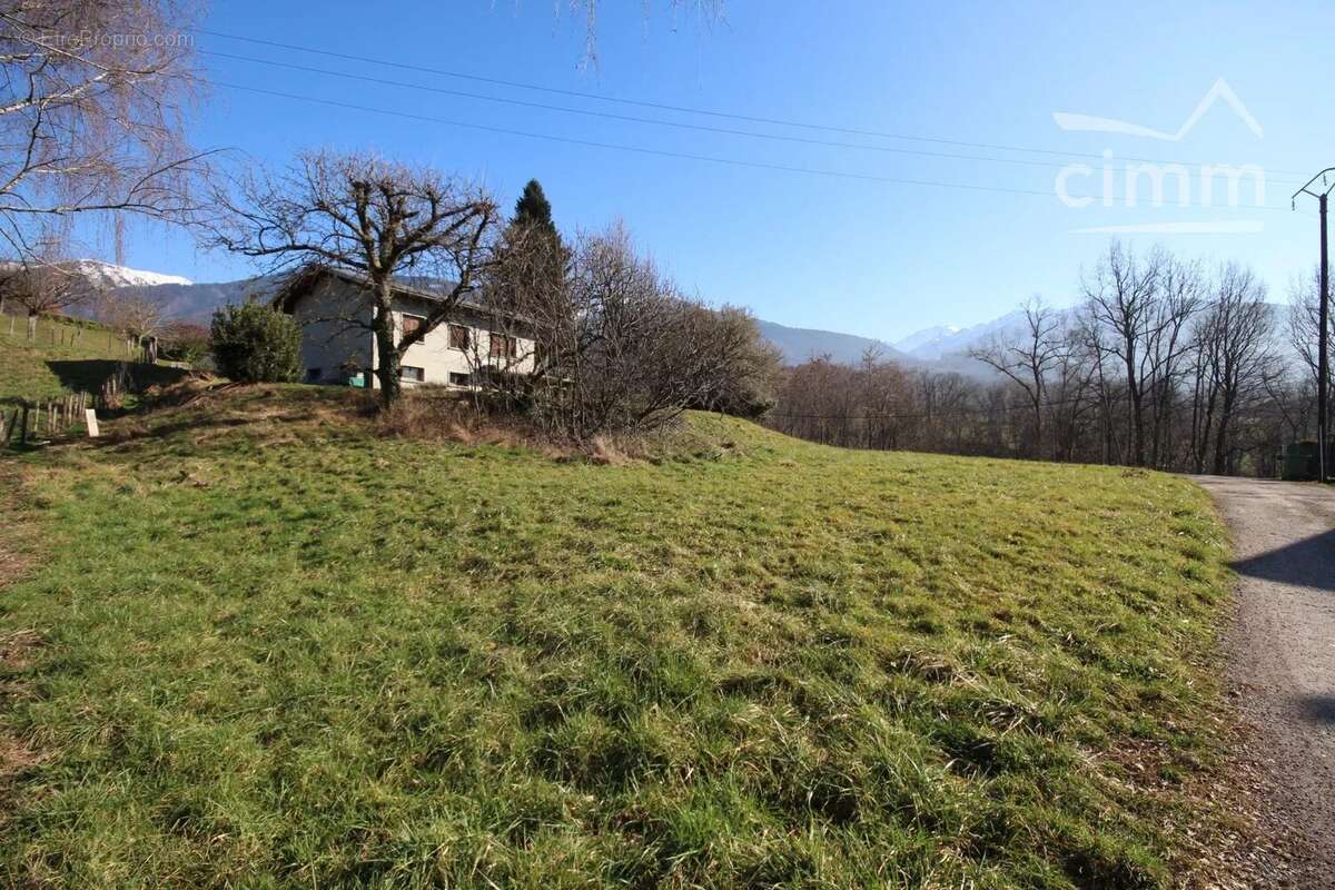 Terrain à LA ROCHETTE