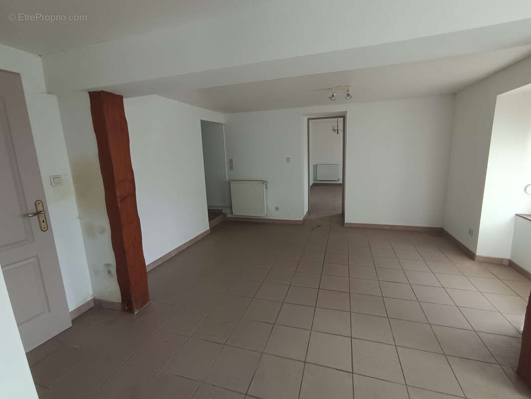 Idéal pour un investissement locatif ou un premier achat cet ensemble de deux appartements venus en un seul lo - photo 3