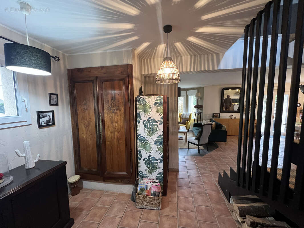 Maison à LANGROLAY-SUR-RANCE