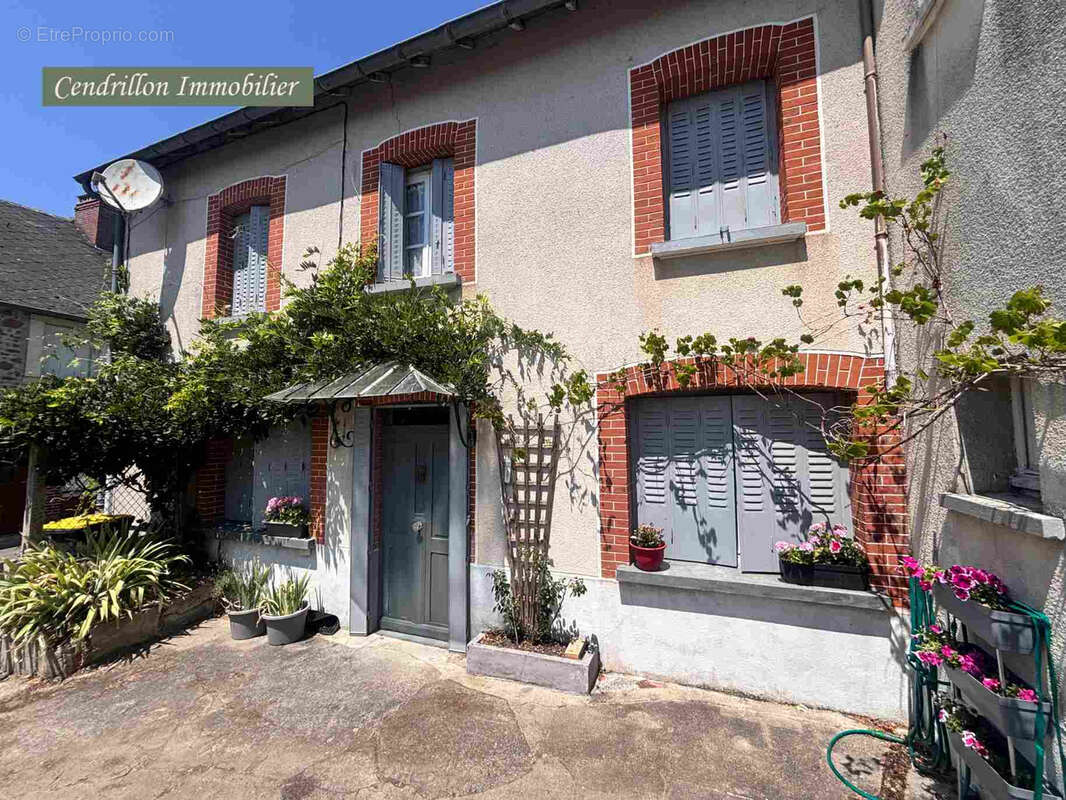 Maison de bourg en pierres, indépendante, 80m2 habitable de suite, avec cour et atelier. - photo 7