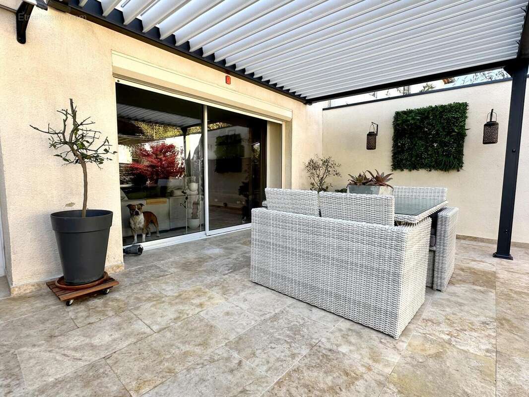 Photo 2 - Maison à ENTRAIGUES-SUR-LA-SORGUE