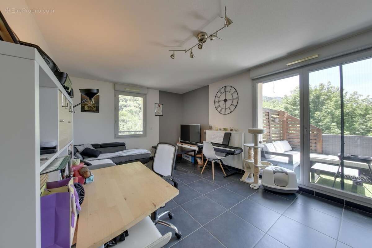 Appartement 62 m² à Tencin  - photo 2