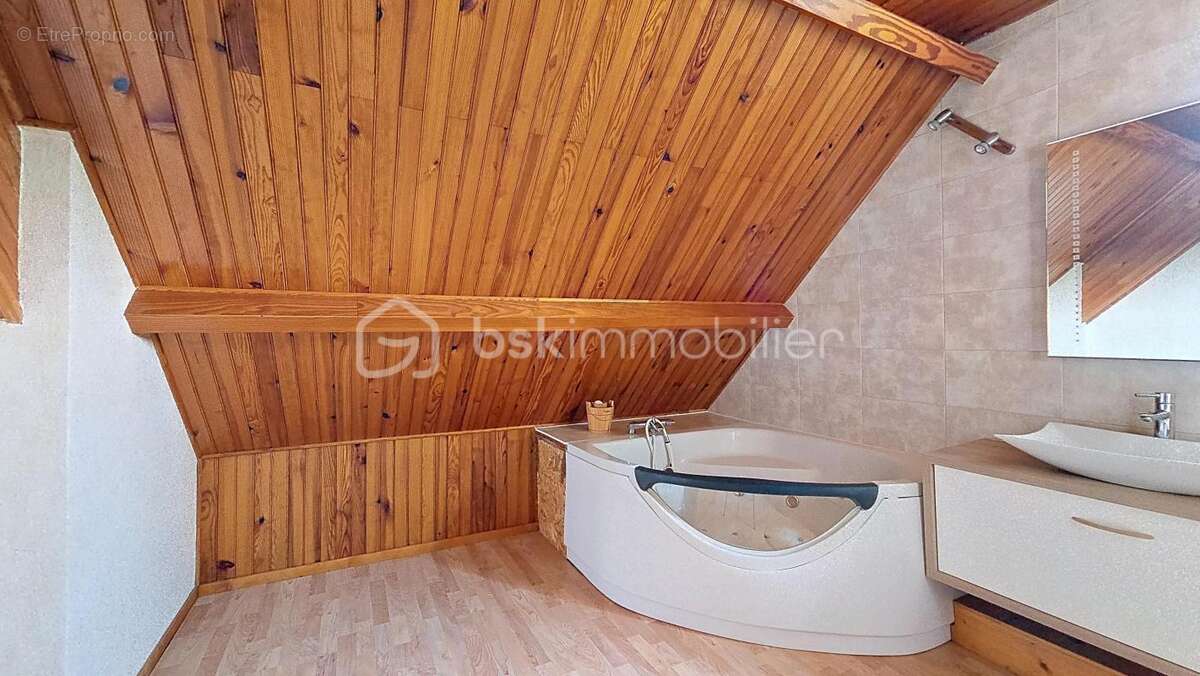 Maison à CHEVRY-COSSIGNY