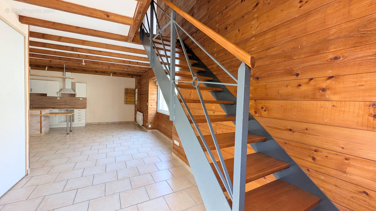 Maison à LES LANDES-GENUSSON