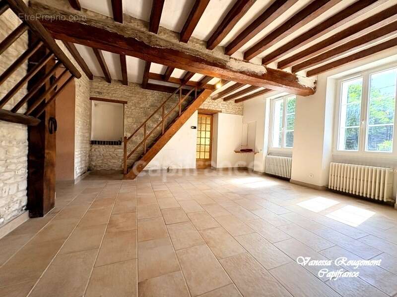 Maison familiale de 140 m² avec jardin arboré et dépendance – Poilly-sur-Tholon - photo 12