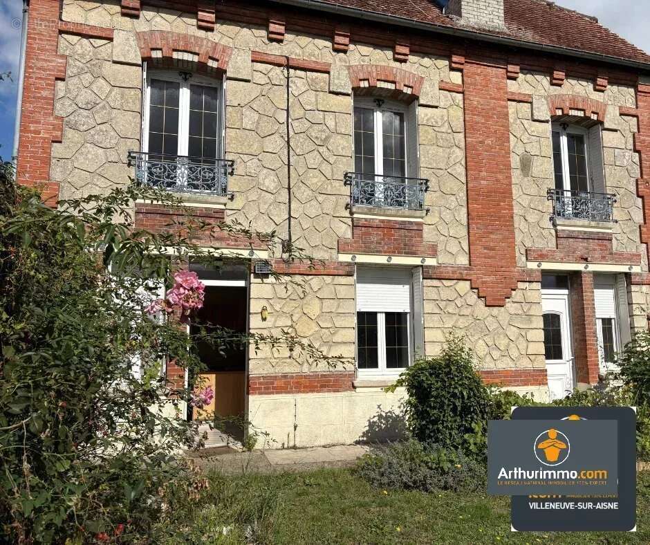 Maison à BOURG-ET-COMIN