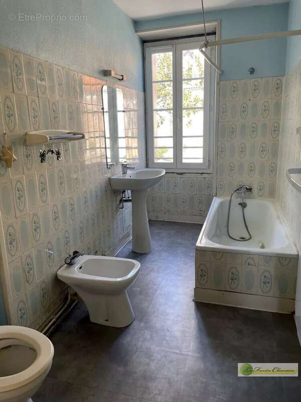 Maison 80 m² à Aigre  - photo 12