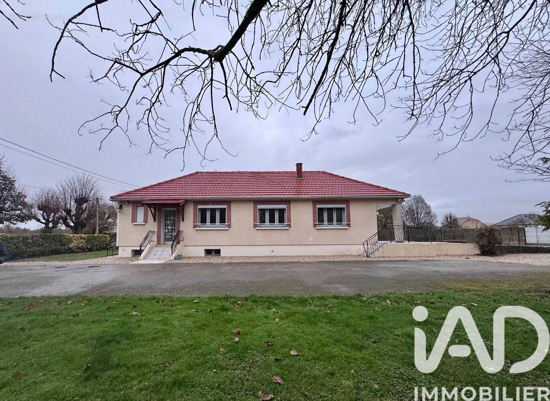Photo 1 - Maison à OSSEY-LES-TROIS-MAISONS