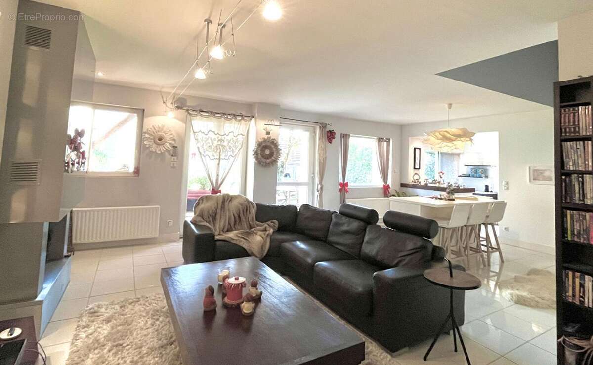 Belle propriété de 260m² - en 2 Habitations sur terrain de 614m² - photo 7