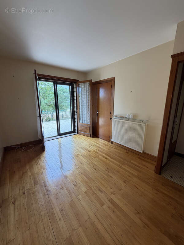 Coup de cœur assuré : Maison de qualité avec fort potentiel sur magnifique terrain de 5800 m2. - photo 9