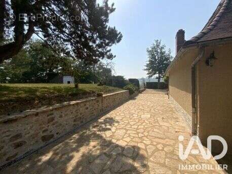 Maison 107 m² à Saint-Priest-Ligoure  - photo 8