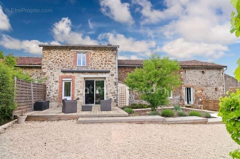 Maison à MAGNAC-LAVAL