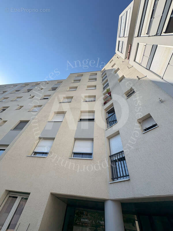 Appartement T3 de 74 m2 lumineux avec jardin d'hiver/véranda Lyon 3 - photo 2