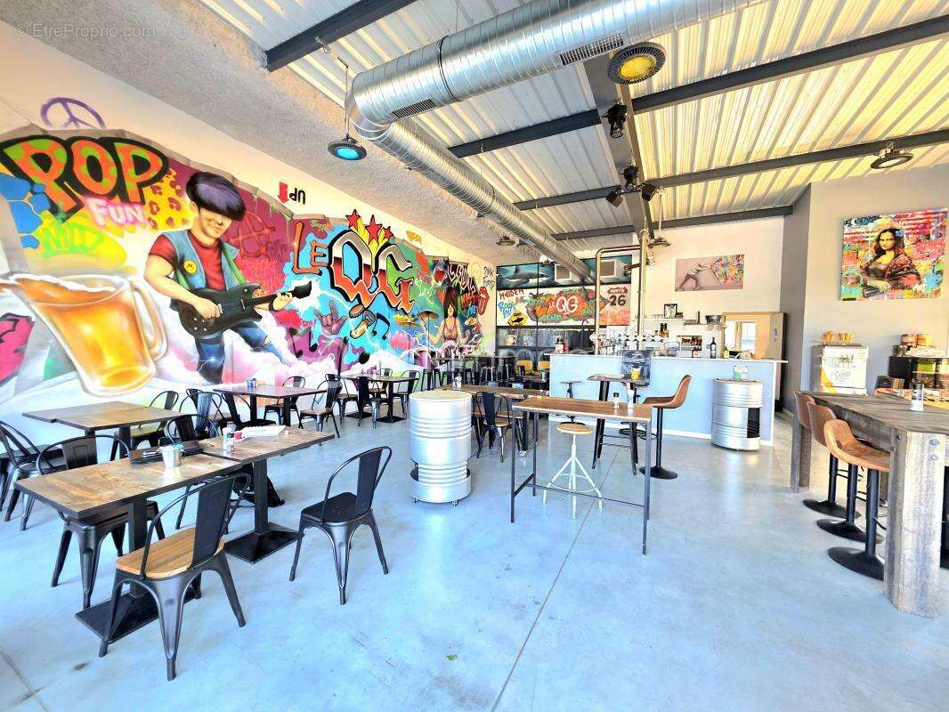 Commerce à SAINT-PAUL-TROIS-CHATEAUX