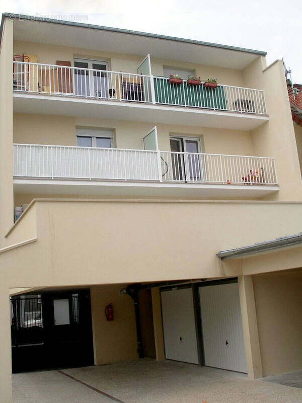 Appartement à LES PAVILLONS-SOUS-BOIS