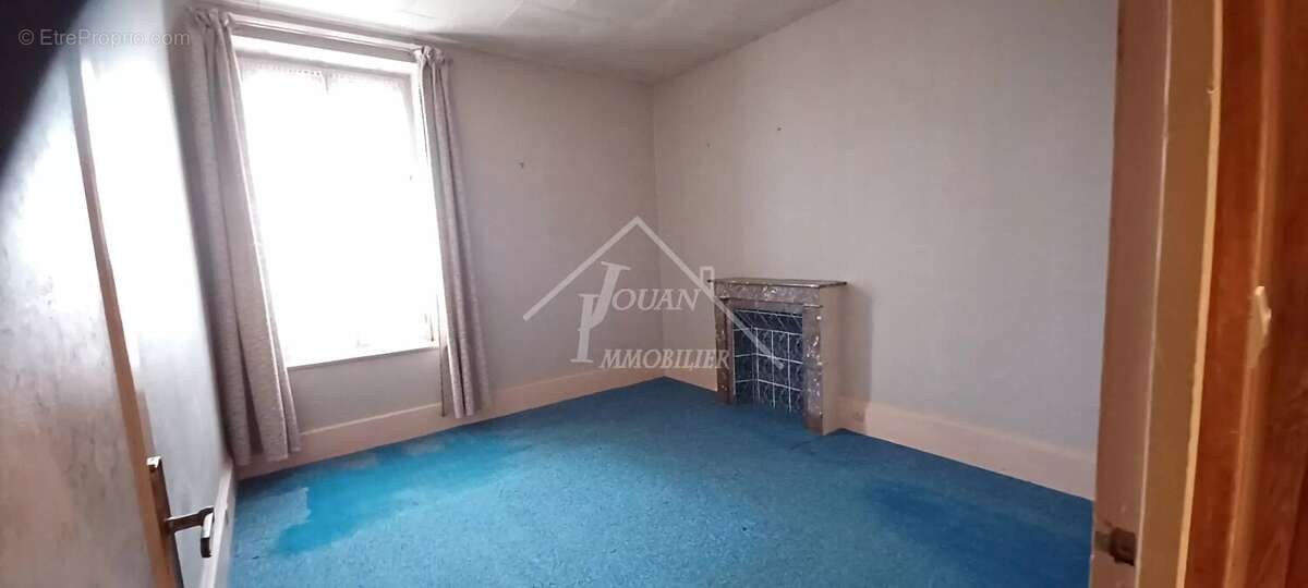 Appartement à SAINT-LEOPARDIN-D'AUGY