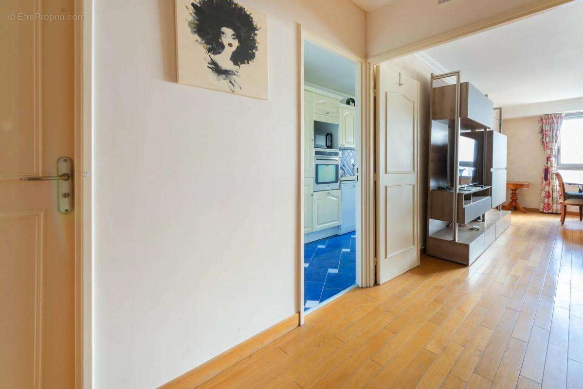 Appartement à COURBEVOIE