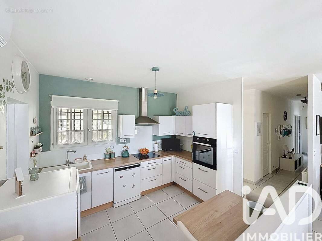 Maison 135 m² à Saint-Seurin-De-Cadourne  - photo 8