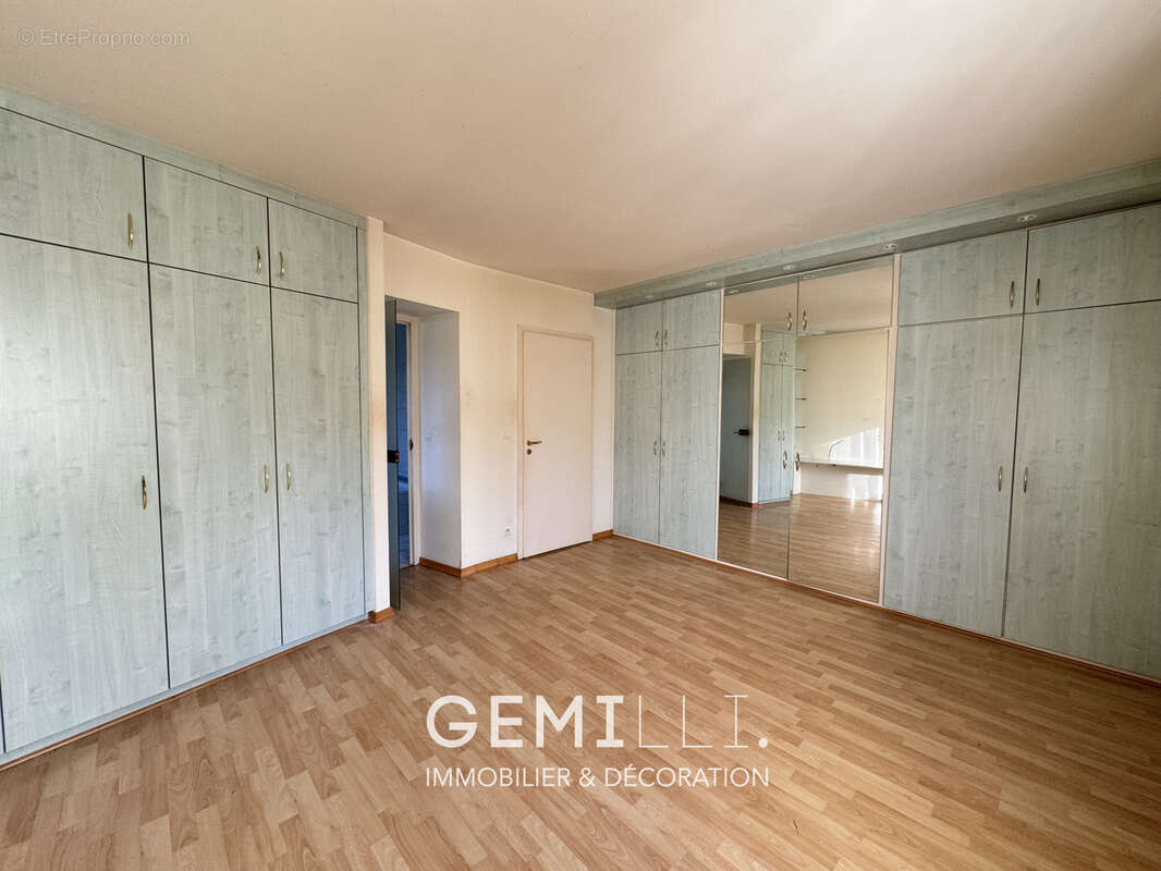 Maison à STEINBRUNN-LE-BAS