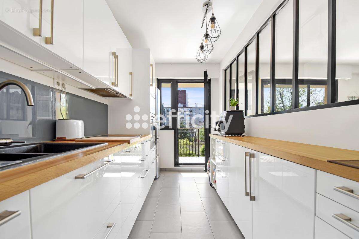 Appartement à COURBEVOIE