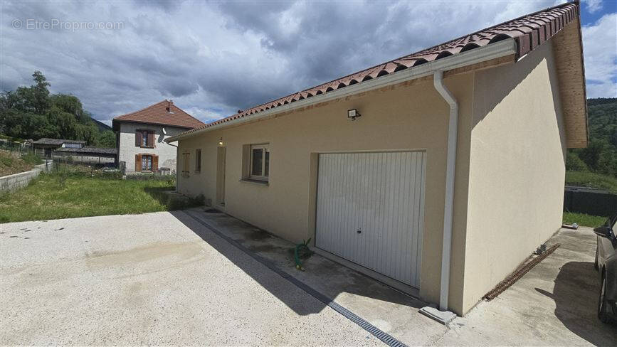 Maison à MASSIEU