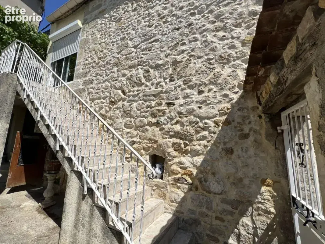 Proche Barjac, coeur de village, deux habitations - photo 2