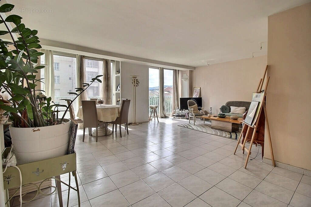 Appartement à MARSEILLE-8E