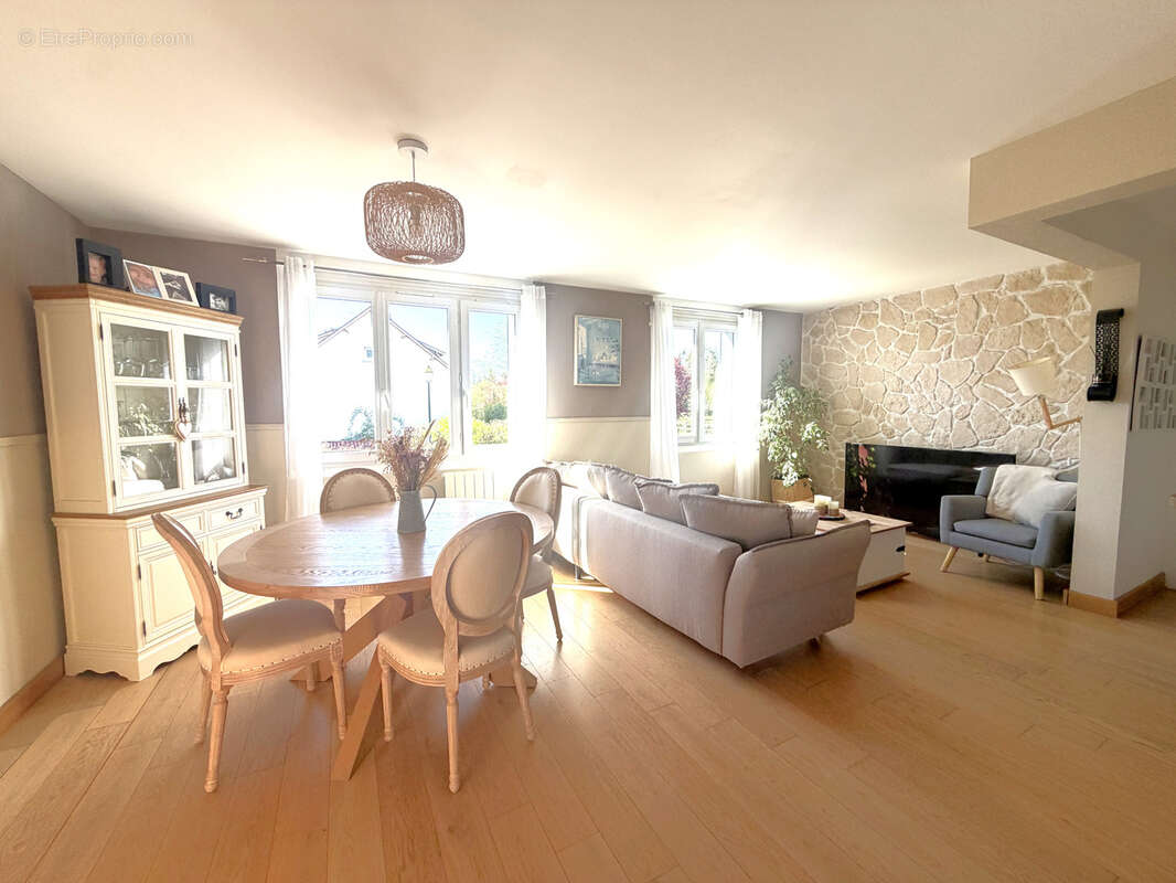 Maison à HOUDAN