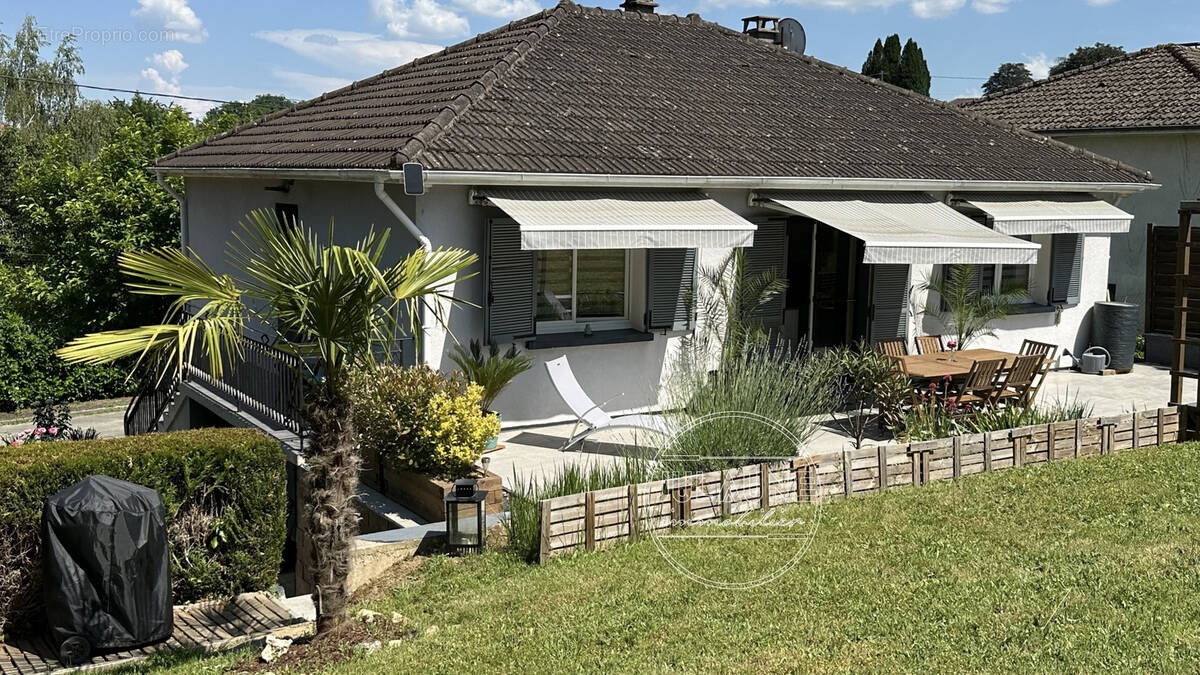 Maison à CHALUS