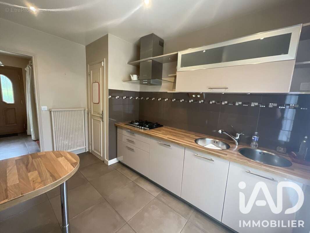 Maison 130 m² à Vert-Saint-Denis  - photo 3