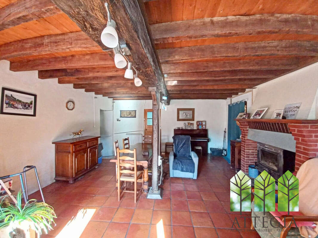 Maison 255 m² à Jouillat  - photo 7