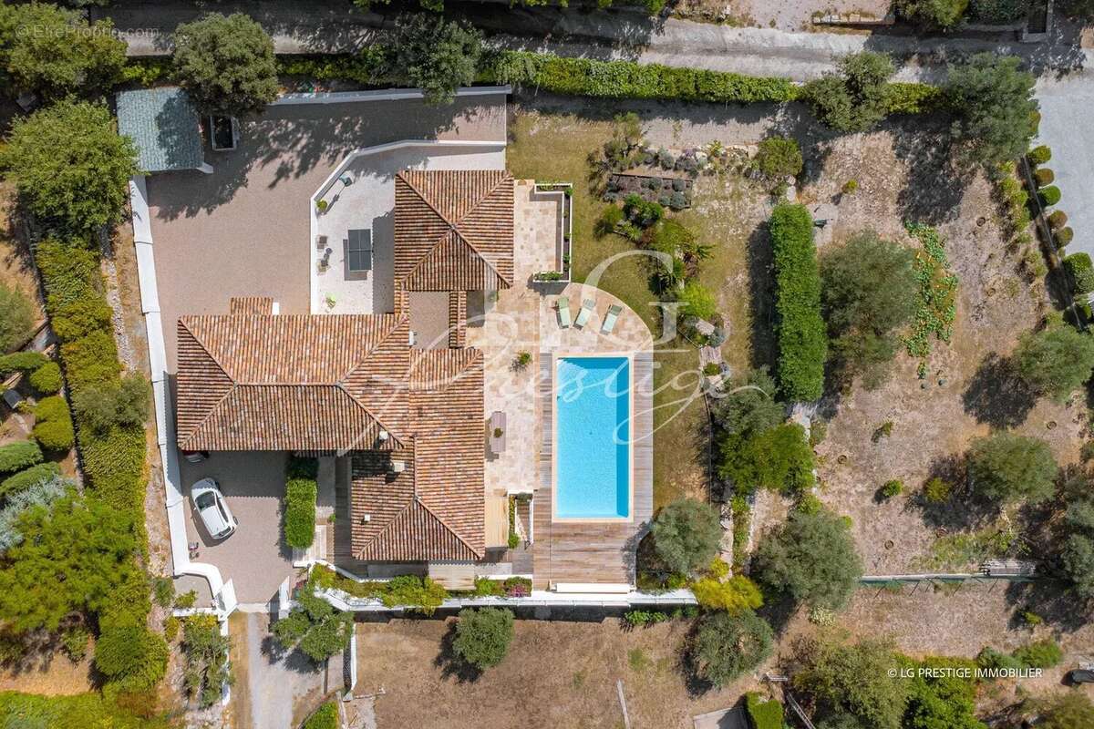 Maison à BAGNOLS-EN-FORET