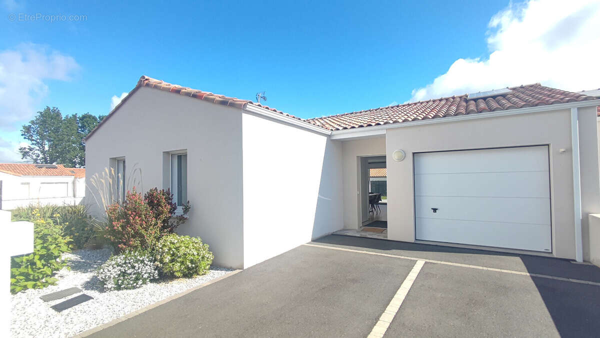 Maison contemporaine de plain-pied  Le Poire Sur Vie 4 pièce(s) 90.44 m2 - photo 2