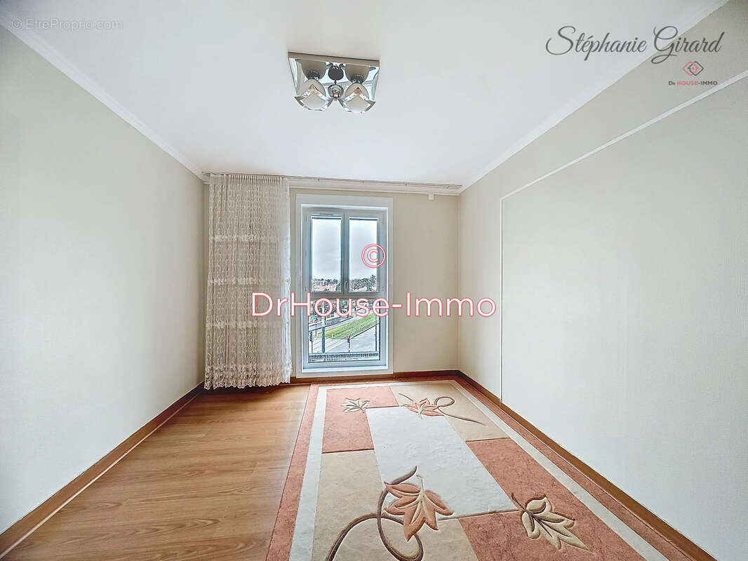 Appartement à SAINT-JEAN-DE-LA-RUELLE