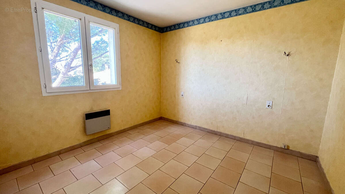 Appartement T3 de 95 m2 avec deux garages et un jardinet - photo 6
