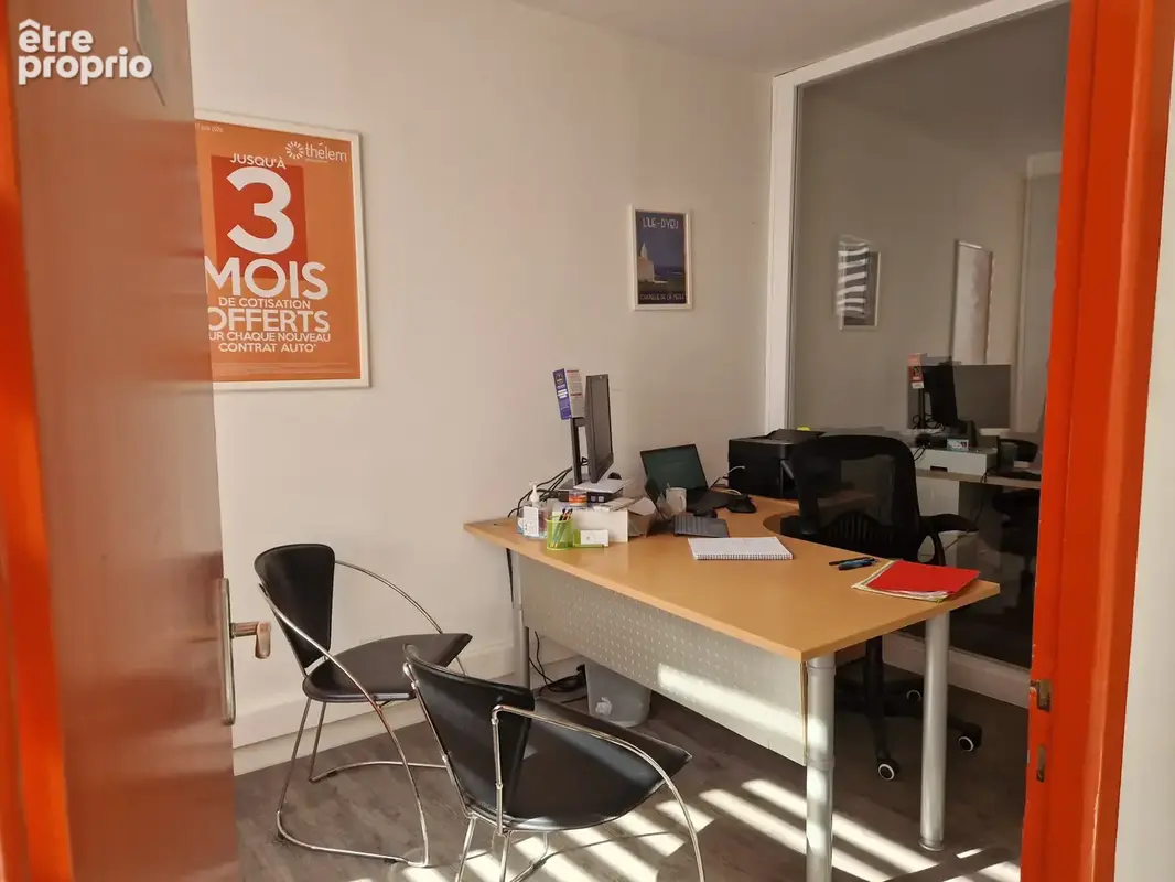 Bâtiment au coeur de Port Joinville avec appartement. - photo 2