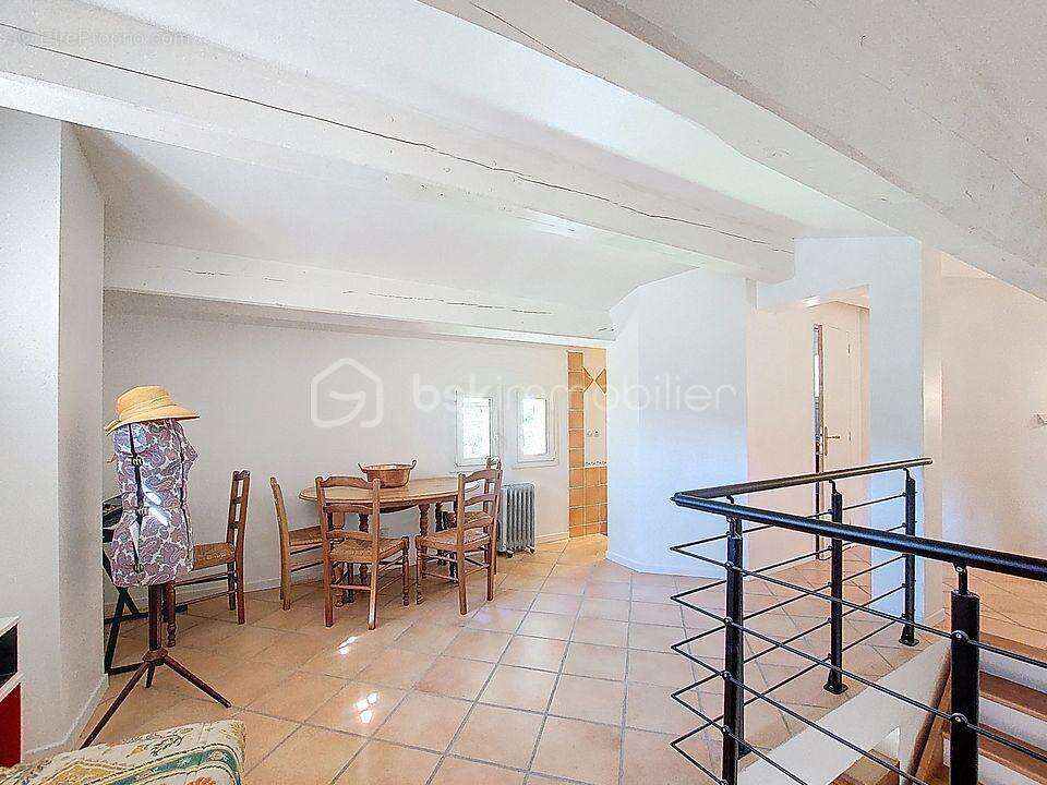 Maison à SOLLIES-VILLE