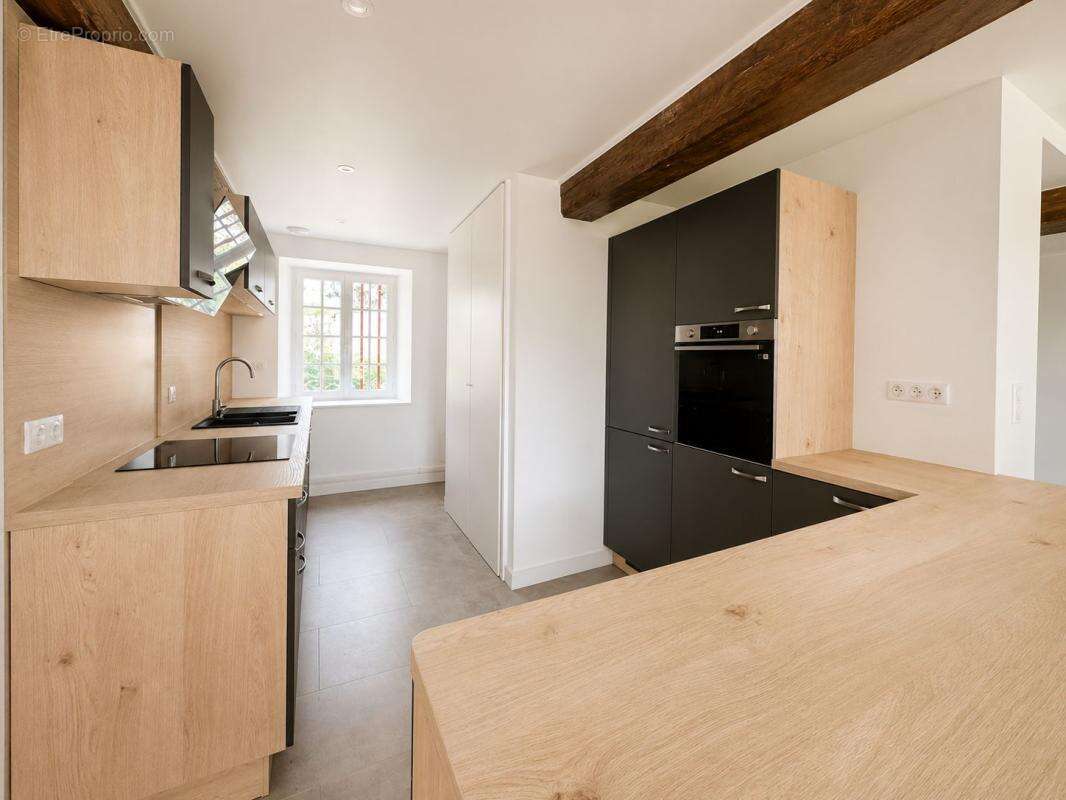 Au cœur d'Auneuil, superbe maison de caractère de 1722 entièrement rénovée – Charme de l'ancien & confort moderne - photo 2
