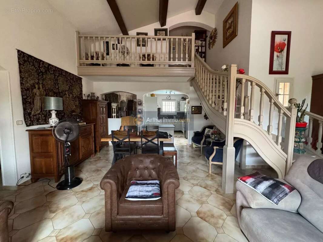 Maison à ROQUEBRUNE-SUR-ARGENS