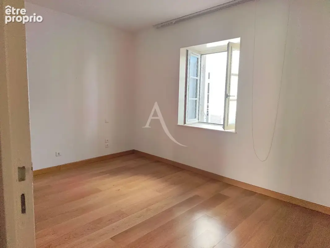 Appartement atypique au coeur du centre historique avec stationnement privatif - photo 10