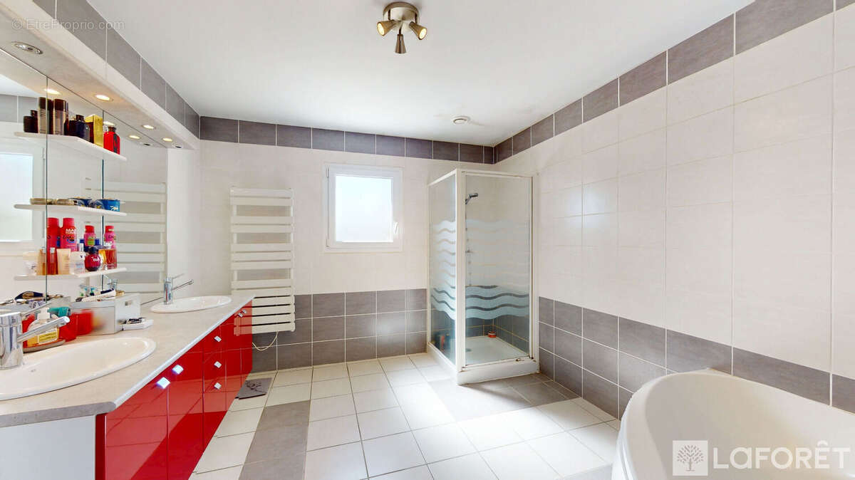 Maison à VILLENEUVE-SUR-ALLIER