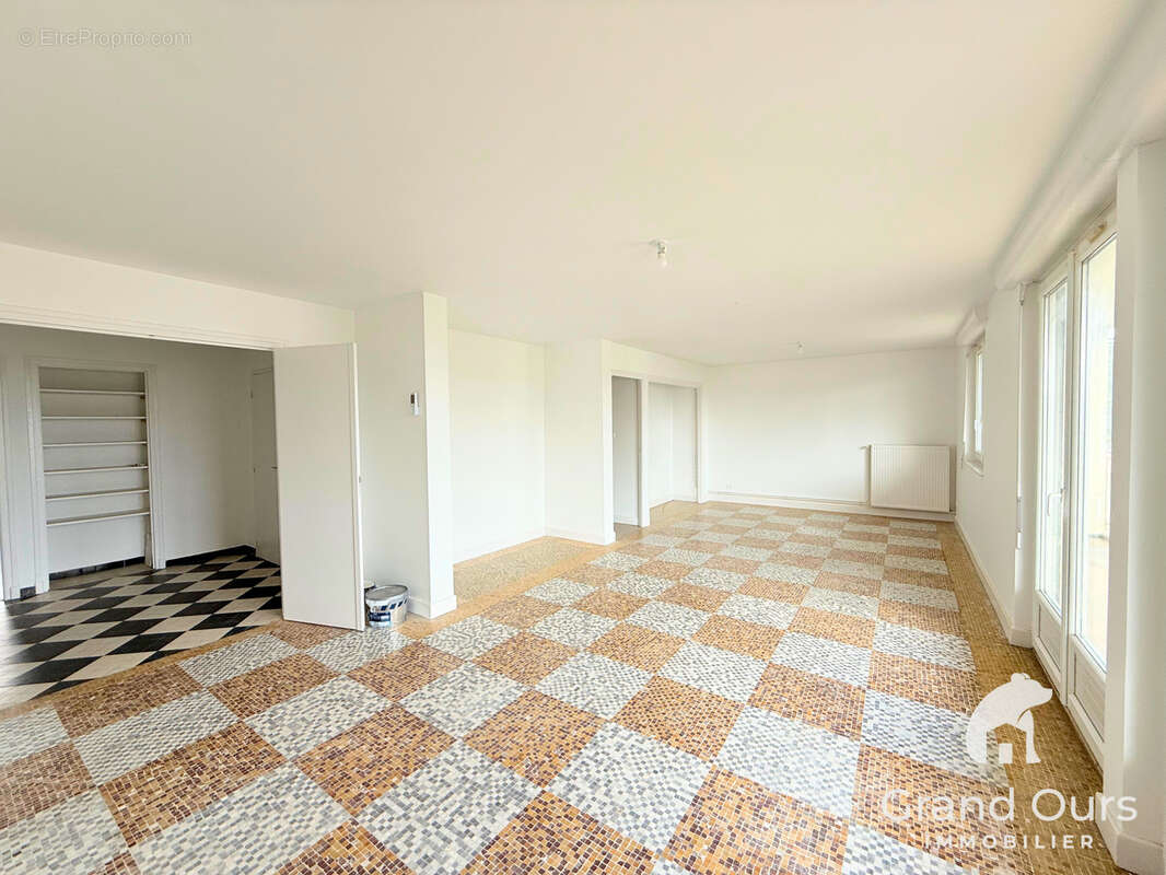 Appartement à YZEURE