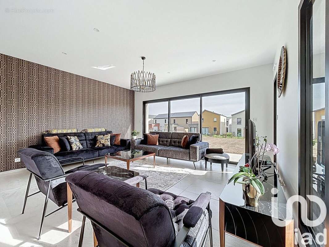 Photo 2 - Maison à LA CHAPELLE-DES-FOUGERETZ