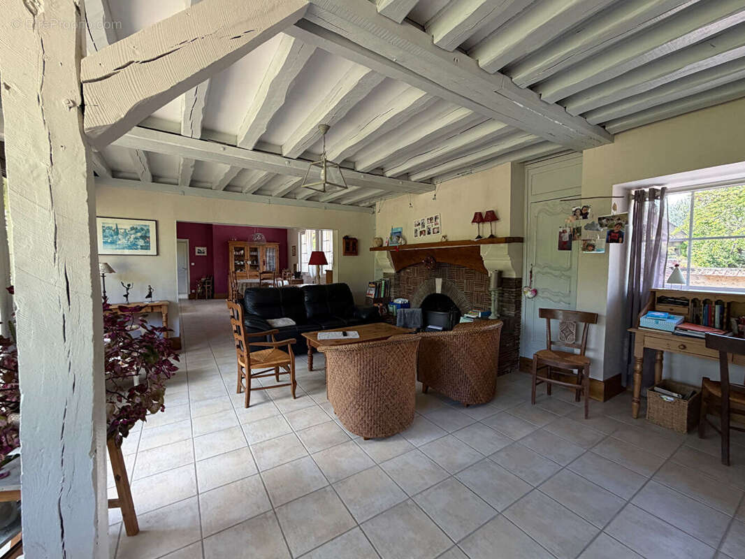 Maison à LA CROIX-SAINT-LEUFROY
