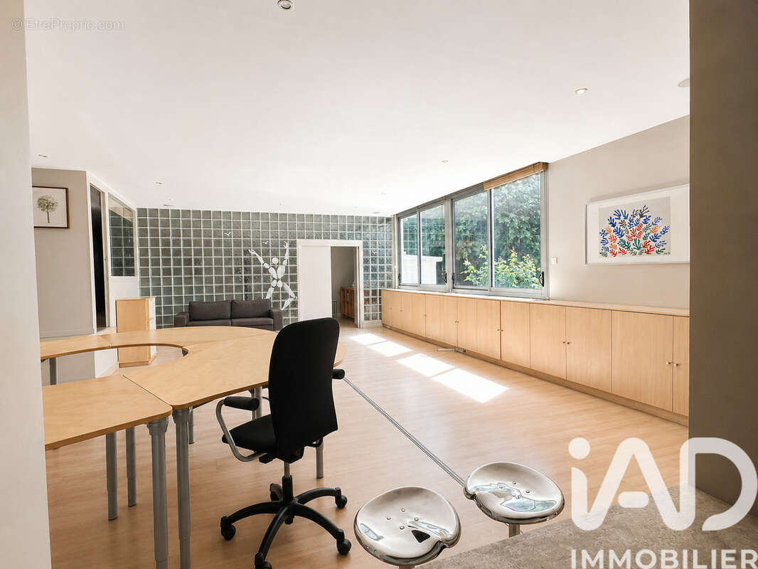 Commerce 154 m² à Paris-15e  - photo 2
