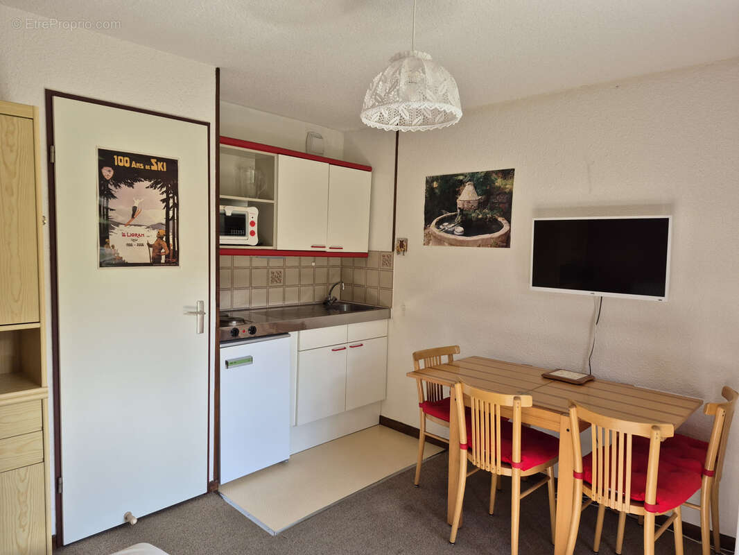 'sous compromis'  studio balcon en rez-de-jardin résidence le griou - photo 2