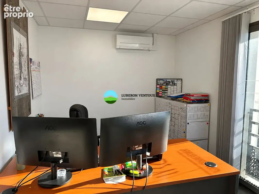 Locaux professionnels de 8 bureaux et parking - photo 5