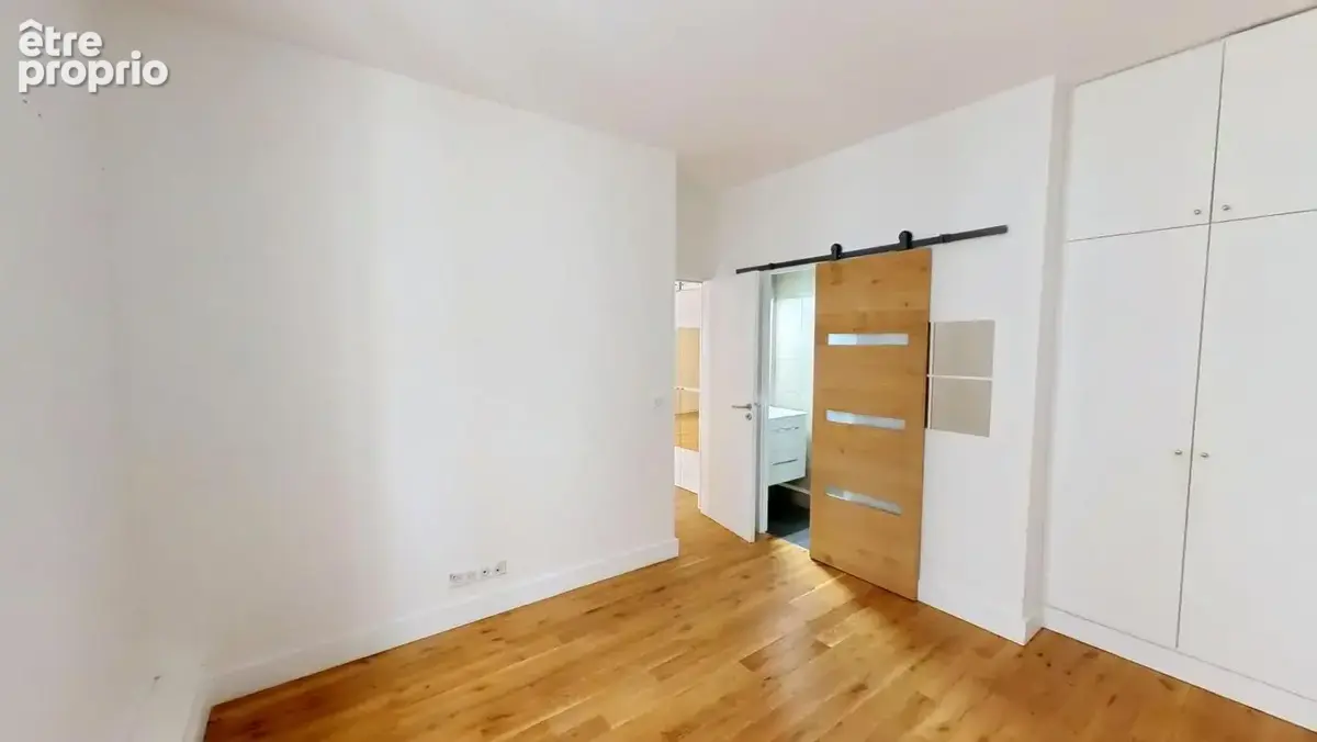 Paris XVIe – Avenue Victor Hugo / Arc de Triomphe - Appartement de 2P sur cour - photo 6