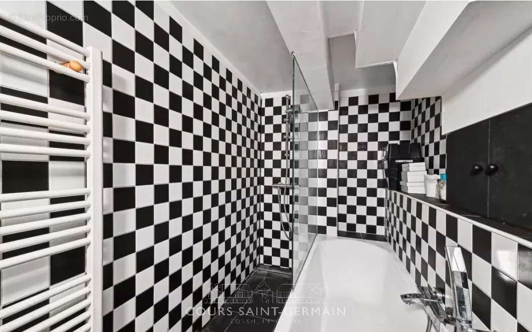 Appartement à PARIS-18E